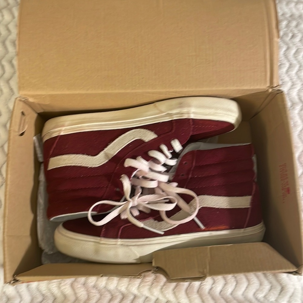 EVERYTHING MUST GO!! Vans SK8-HI. M: 6 W: 7.5. Windsor Wine.